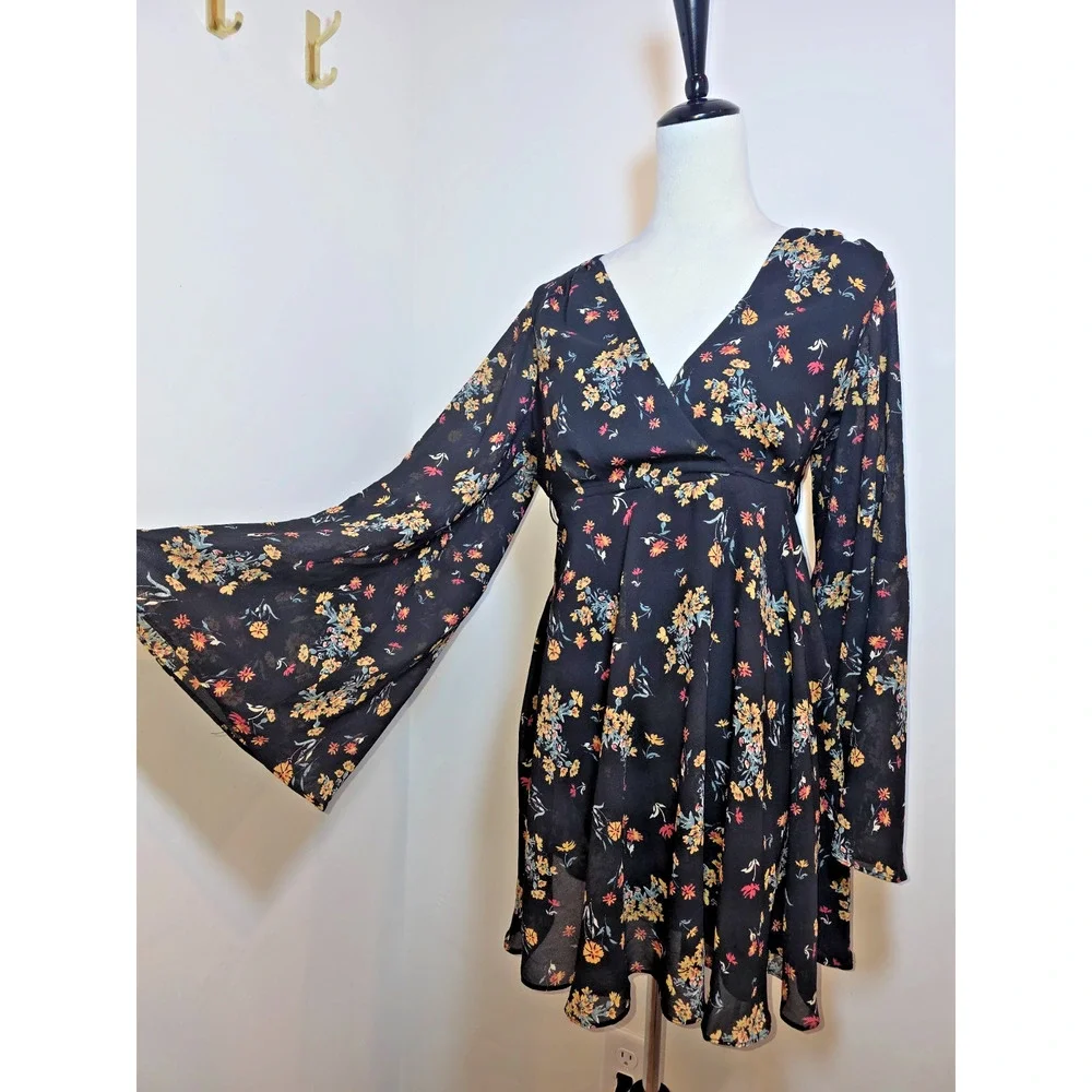Free People Black Floral Bell Sleeve Faux Wrap Mini Dress M Boho V-Neck Lined